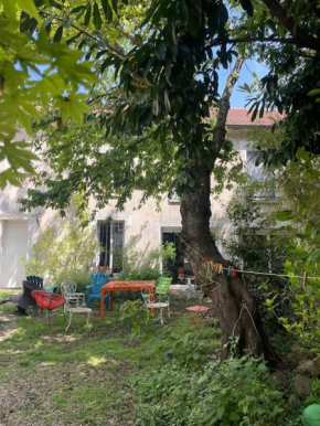 Spacious house with garden, at 10mn of subway